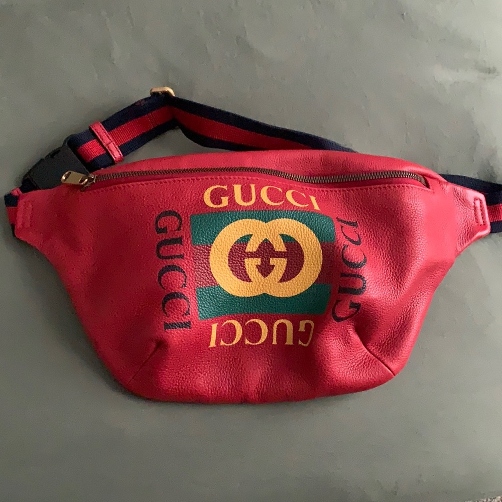 100% Authentic Gucci Fanny pack